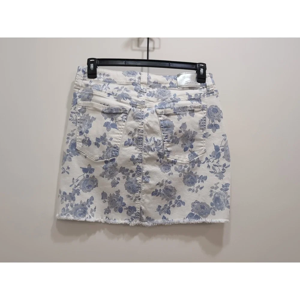 Seven 7 Weekend Denim Skirt Size 8 White Blue Floral Toile Print‎ Frayed Hem